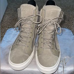 100% Authentic Giuseppe Zanotti Grey Suede Mens Sneaker Size EU40